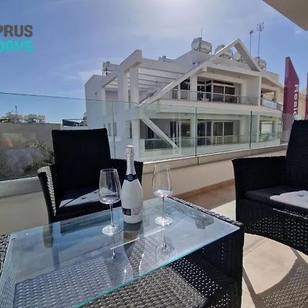 Tropical Paradise 200m From Finikoudes