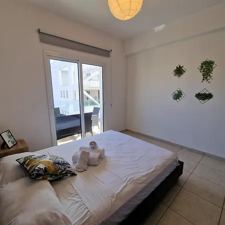 Tropical Paradise 200m From Finikoudes * Larnaca