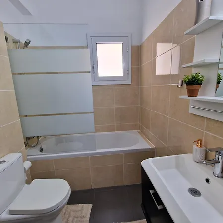 Tropical Paradise 200m From Finikoudes Apartment Larnaca