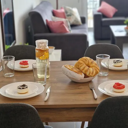 Tropical Paradise 200m From Finikoudes Apartment Larnaca