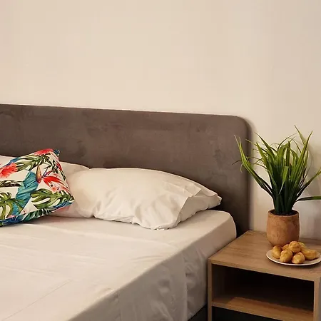 Tropical Paradise 200m From Finikoudes Apartment