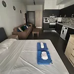 Tropical Paradise 200m From Finikoudes * Larnaca