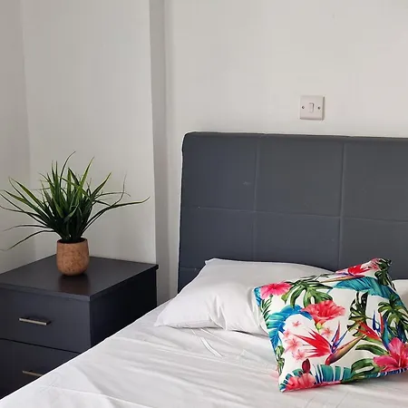 Lägenhet Tropical Paradise 200m From Finikoudes *