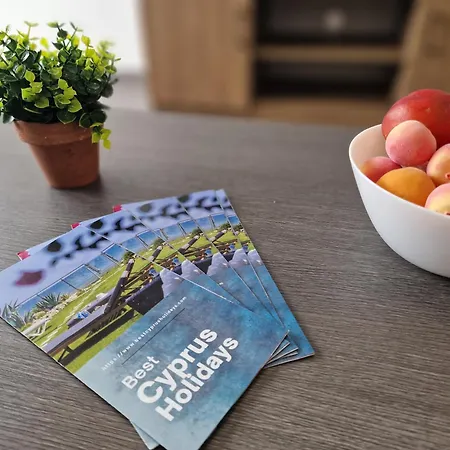 Tropical Paradise 200m From Finikoudes Apartamento *