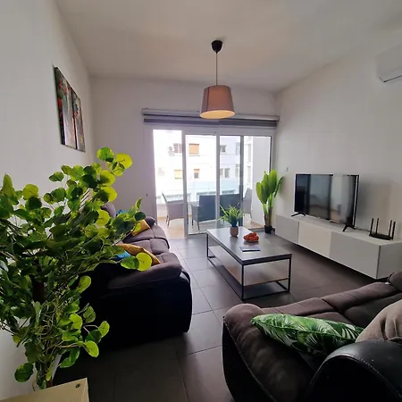 Tropical Paradise 200m From Finikoudes Apartament *