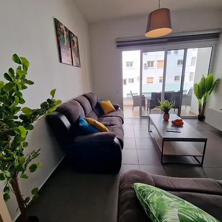 Tropical Paradise 200m From Finikoudes * לרנקה