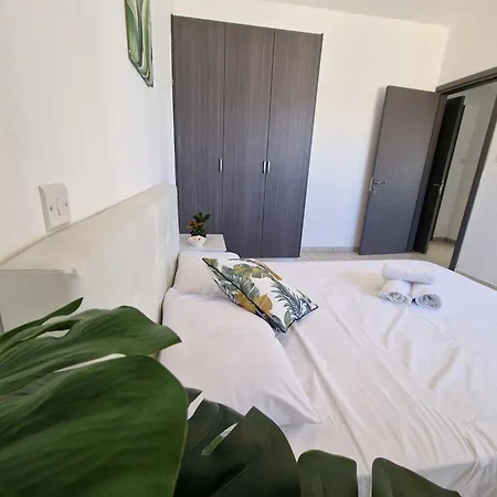 Tropical Paradise 200m From Finikoudes Apartamento *