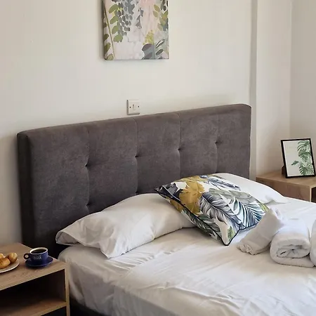 Tropical Paradise 200m From Finikoudes Apartamento Lárnaca