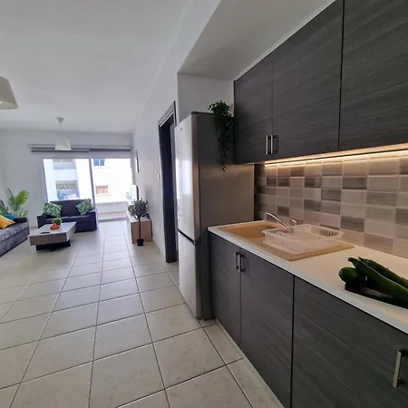 Tropical Paradise 200m From Finikoudes