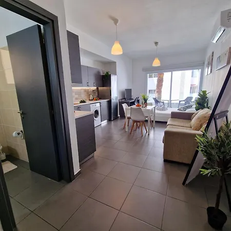 Apartmán Tropical Paradise 200m From Finikoudes Larnaca