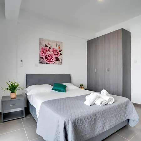 Tropical Paradise 200m From Finikoudes לרנקה