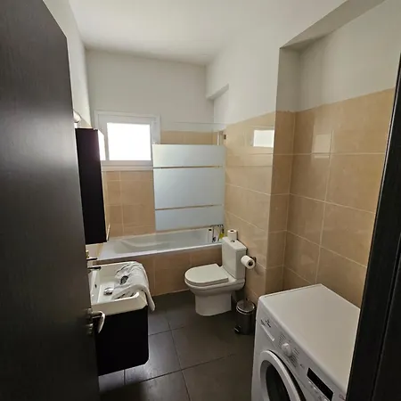 Tropical Paradise 200m From Finikoudes * Larnaca