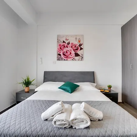 Tropical Paradise 200m From Finikoudes Apartmán