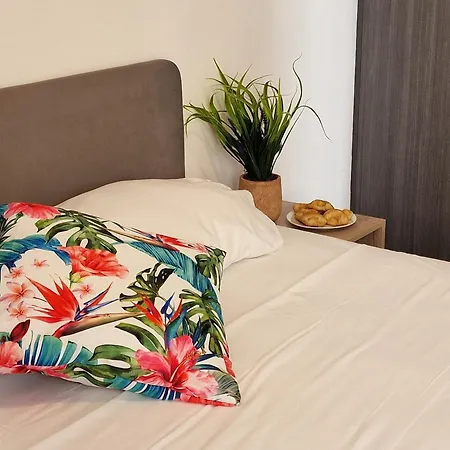 Tropical Paradise 200m From Finikoudes *