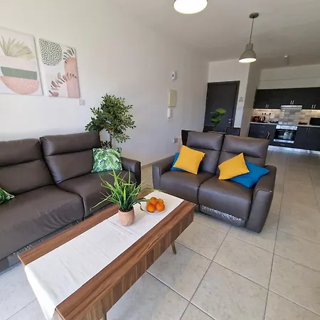 Tropical Paradise 200m From Finikoudes * לרנקה