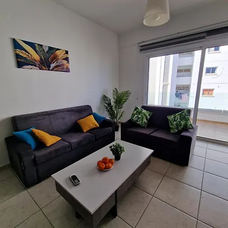 Tropical Paradise 200m From Finikoudes דירה