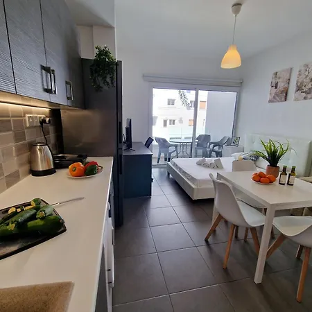 Apartament Tropical Paradise 200m From Finikoudes *