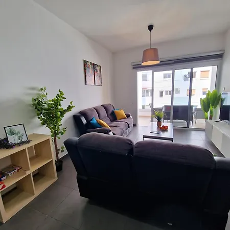 Tropical Paradise 200m From Finikoudes アパート ラルナカ