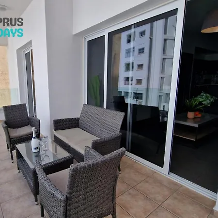 Apartamento Tropical Paradise 200m From Finikoudes Lárnaca