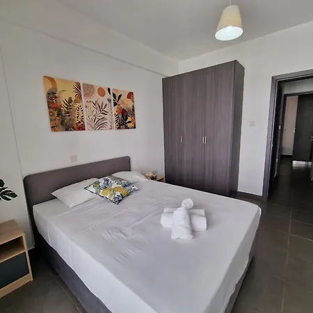 Tropical Paradise 200m From Finikoudes דירה לרנקה