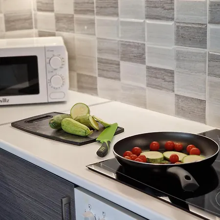 Tropical Paradise 200m From Finikoudes * לרנקה