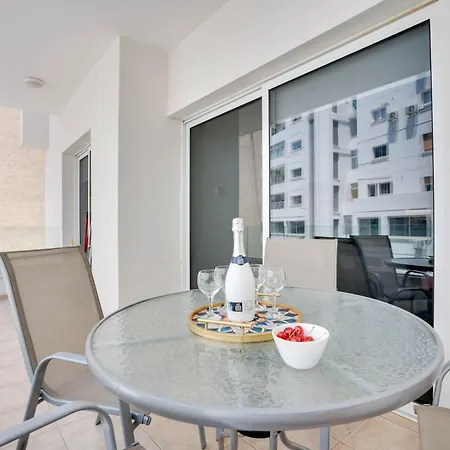 Tropical Paradise 200m From Finikoudes Apartmán Larnaca