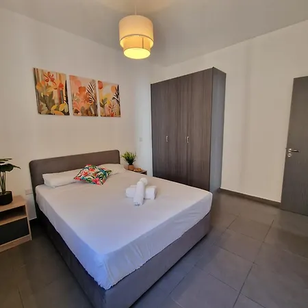 Tropical Paradise 200m From Finikoudes לרנקה