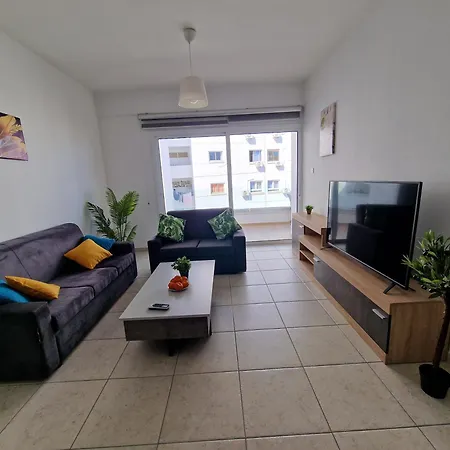 Tropical Paradise 200m From Finikoudes Apartament