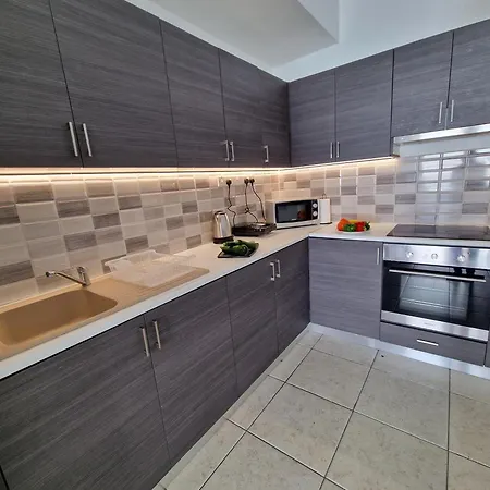 Tropical Paradise 200m From Finikoudes Lägenhet *