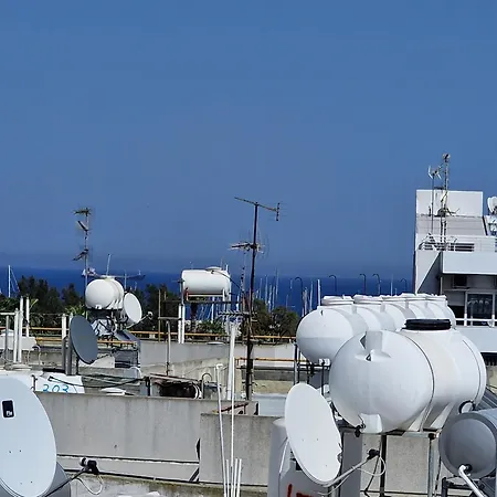 Tropical Paradise 200m From Finikoudes Apartamento Lárnaca