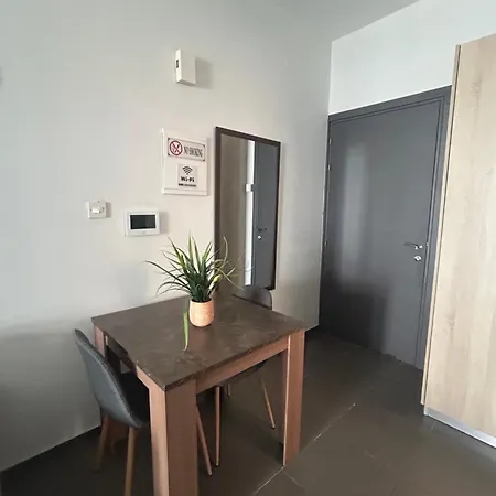 Tropical Paradise 200m From Finikoudes Apartamento *