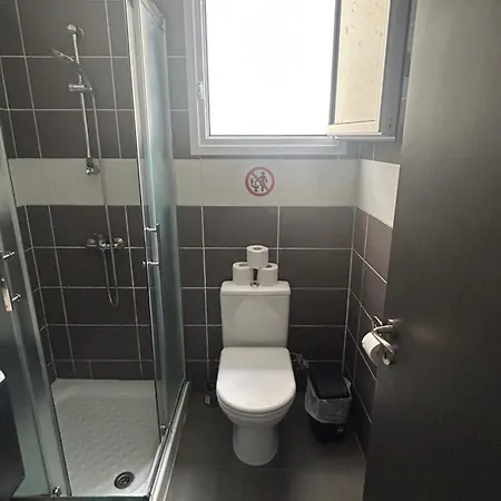 Tropical Paradise 200m From Finikoudes Lárnaca