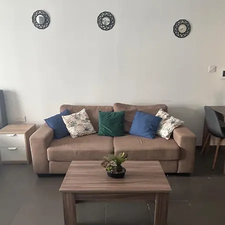 Tropical Paradise 200m From Finikoudes Lägenhet Larnaca