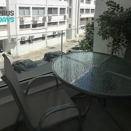 Tropical Paradise 200m From Finikoudes * Larnaca