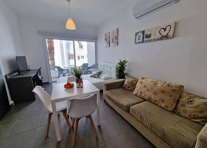 Tropical Paradise 200m From Finikoudes Larnaca