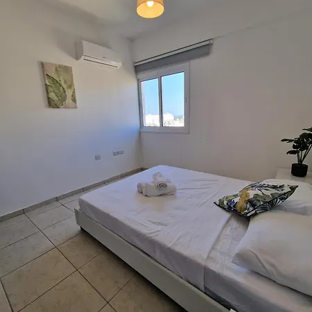 Tropical Paradise 200m From Finikoudes لارنكا